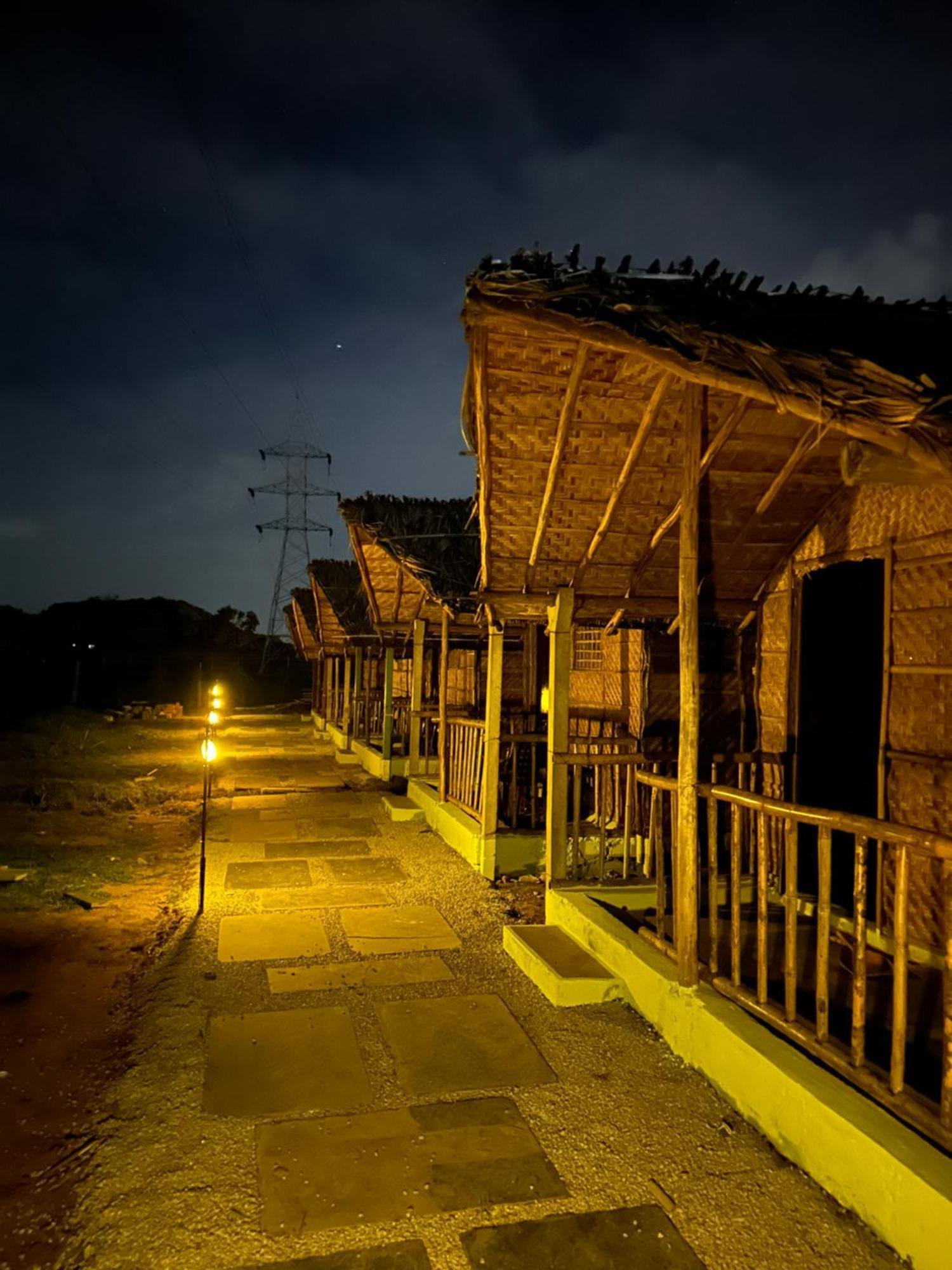 The Gravity Cafe -A Unit Of Staychillhampi Eksteriør bilde