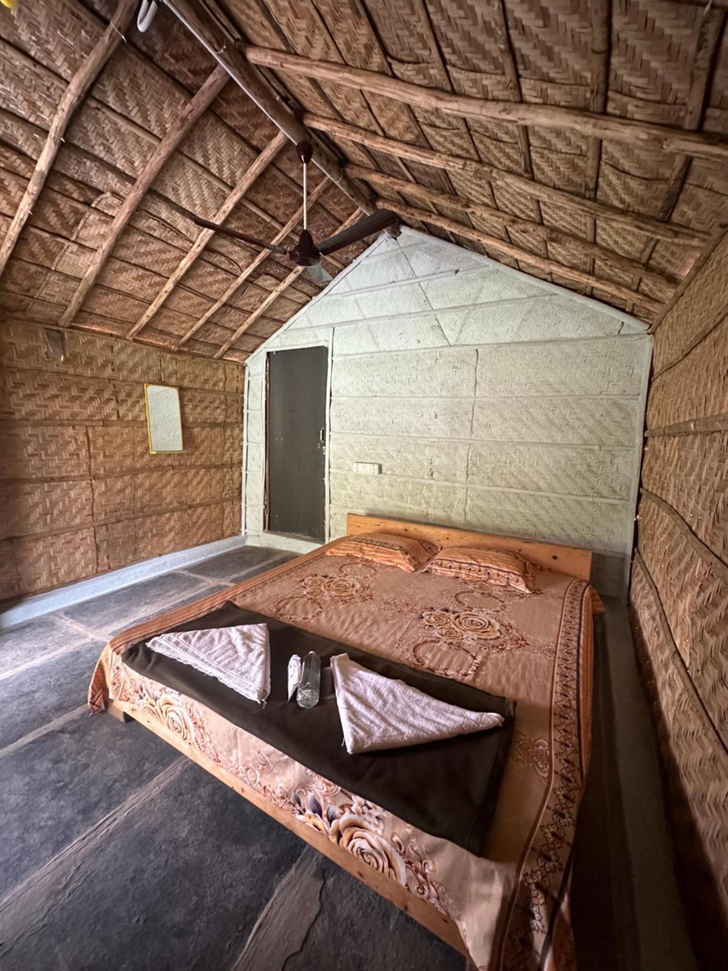 The Gravity Cafe -A Unit Of Staychillhampi Eksteriør bilde