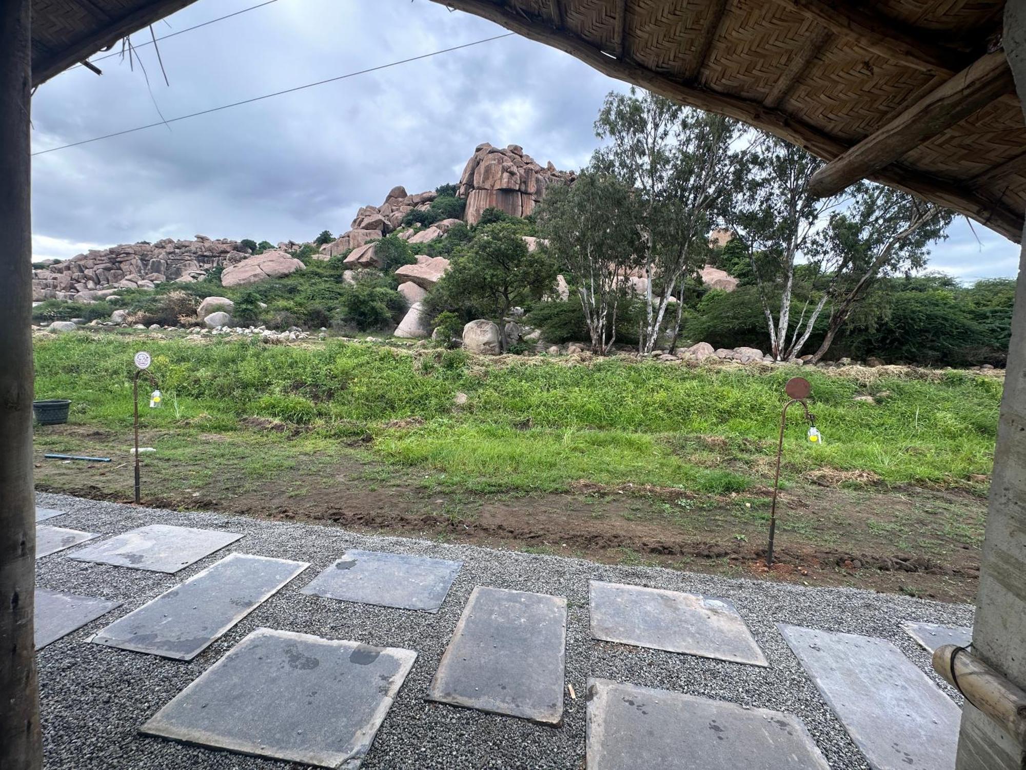 The Gravity Cafe -A Unit Of Staychillhampi Eksteriør bilde