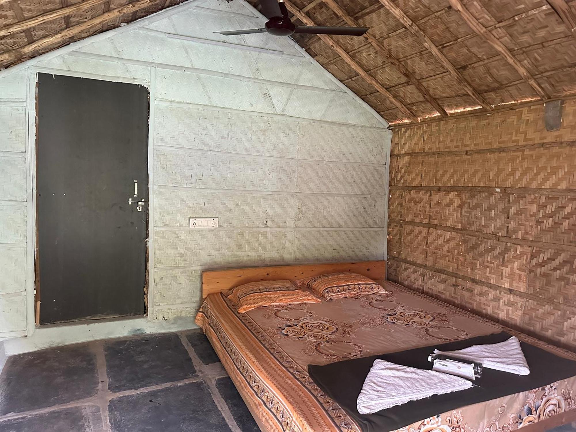 The Gravity Cafe -A Unit Of Staychillhampi Eksteriør bilde